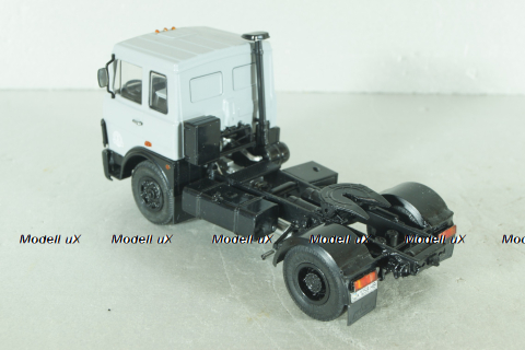 Маз-54323 тягач 1988г, серый, конверсия шасси - АвтоИстория, кабина НАП 1:43