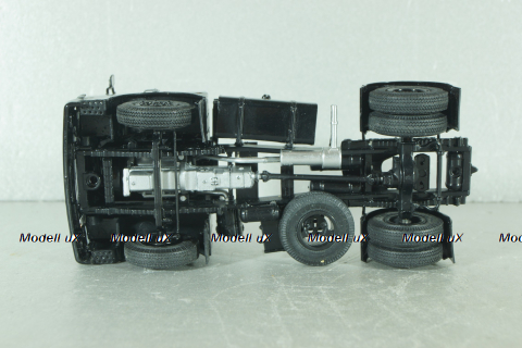 Маз-54323 тягач 1988г, серый, конверсия шасси - АвтоИстория, кабина НАП 1:43