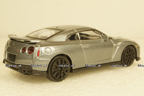 Nissan GT-R 2017 Silvergun, Burago 1:43