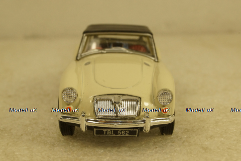 MGA Soft top, 1965 white, Corgi 1:43