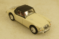 MGA Soft top, 1965 white, Corgi 1:43