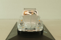 Volkswagen Beeatle with camping trailer and figuren, silver, Cararama 1:43 