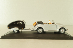 Volkswagen Beeatle with camping trailer and figuren, silver, Cararama 1:43 