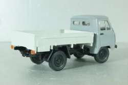 Уаз-3303 бортовой, серый/белый, Русская миниатюра 1:43