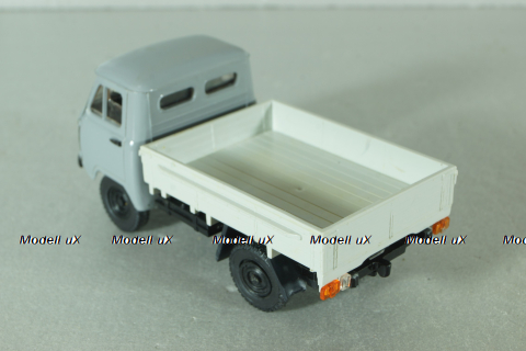 Уаз-3303 бортовой, серый/белый, Русская миниатюра 1:43