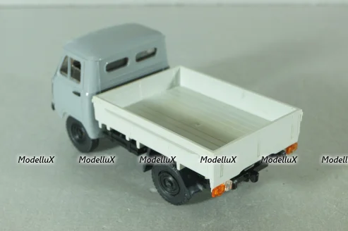 Уаз-3303 бортовой, серый/белый, Русская миниатюра 1:43