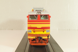 ЧС4Т дизельный локомотив, красный/желт.полоса, Наши поезда № 3, Modimio, 1:87