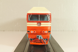 ТЭП70 дизельный локомотив, красный/бежевый, Наши поезда № 11, Modimio, 1:87