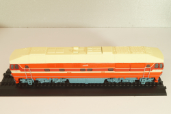 ТЭП70 дизельный локомотив, красный/бежевый, Наши поезда № 11, Modimio, 1:87
