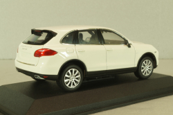 Porsche Cayenne S hybrid, white, Minichamps 1:43
