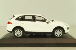 Porsche Cayenne S hybrid, white, Minichamps 1:43