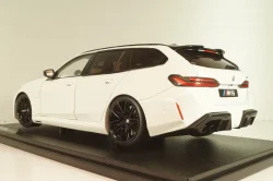 BMW M5 (G99) Touring 2025, white, 1814802, Solido 1:18