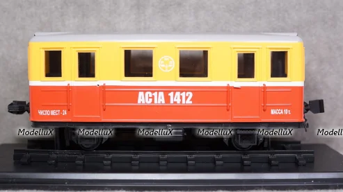 Бокс для моделей 1:24  27.0cm(l) x 12.5cm(w) x 11.2cm(h) , Triple9 