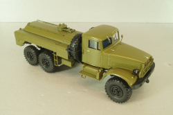 АКЦ-4-214М топливливозаправщик, на шасси Краз-214, хаки, Легендарные грузовики СССР №110, Modimio 1:43