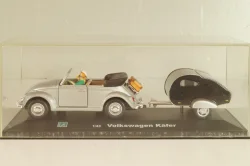 Volkswagen Beeatle with camping trailer and figuren, silver, Cararama 1:43