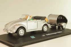Volkswagen Beeatle with camping trailer and figuren, silver, Cararama 1:43