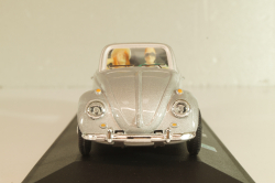 Volkswagen Beeatle with camping trailer and figuren, silver, Cararama 1:43