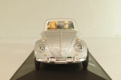 Volkswagen Beeatle with camping trailer and figuren, silver, Cararama 1:43