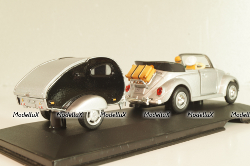 Volkswagen Beeatle with camping trailer and figuren, silver, Cararama 1:43