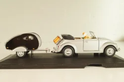 Volkswagen Beeatle with camping trailer and figuren, silver, Cararama 1:43
