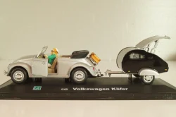 Volkswagen Beeatle with camping trailer and figuren, silver, Cararama 1:43