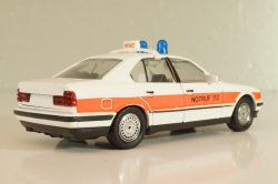 BMW 535i Notruf (E34) 1987, white/red strip, 82229417277, Shabak 1:43
