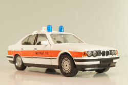 BMW 535i Notruf (E34) 1987, white/red strip, 82229417277, Shabak 1:43