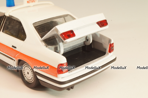BMW 535i Notruf (E34) 1987, white/red strip, 82229417277, Shabak 1:43