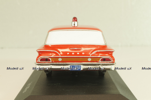 Ford Country Squire Ambulance 1964, red, WB181, WhiteBox 1:43 Уценка!