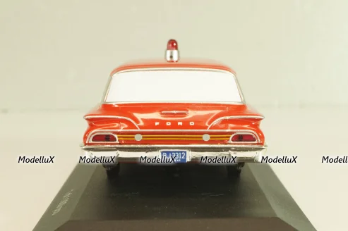 Ford Country Squire Ambulance 1964, red, WB181, WhiteBox 1:43 Уценка!