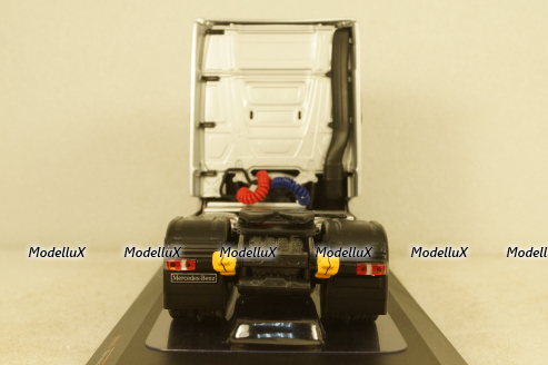 Mercedes Actros MP4 Silver, TR124, IXO 1:43