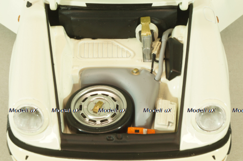 Porsche 911 Carrera Coupe 3.2 1983, white, 100063024, Minichamps 1:18