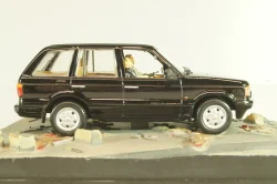 Range Rover (P38) from movie "Tomorrow never dies" 1997, black, James Bond Modellauto Collection #34, Altaya 1:43