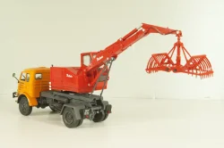 Saviem 4x4 truck with a hydraulic excavator "Poclain" 1957, orange/red, Les Plus Mythiques Saviem #3, Deagostini 1:43