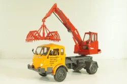 Saviem 4x4 truck with a hydraulic excavator "Poclain" 1957, orange/red, Les Plus Mythiques Saviem #3, Deagostini 1:43
