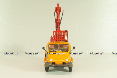 Saviem 4x4 truck with a hydraulic excavator "Poclain" 1957, orange/red, Les Plus Mythiques Saviem #3, Deagostini 1:43