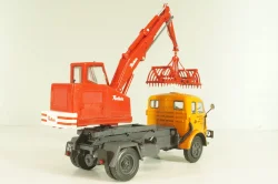 Saviem 4x4 truck with a hydraulic excavator "Poclain" 1957, orange/red, Les Plus Mythiques Saviem #3, Deagostini 1:43
