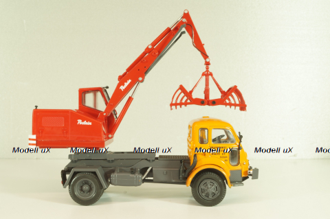 Saviem 4x4 truck with a hydraulic excavator "Poclain" 1957, orange/red, Les Plus Mythiques Saviem #3, Deagostini 1:43