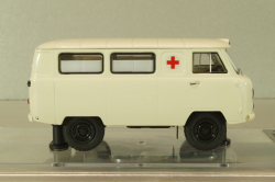 Уаз-450А, Скорая Медицинская Помощь (интерьер гражданской скорой) 1960 г, 145023, DiP Models 1:43