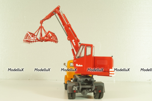 Saviem 4x4 truck with a hydraulic excavator "Poclain" 1957, orange/red, Les Plus Mythiques Saviem #3, Deagostini 1:43