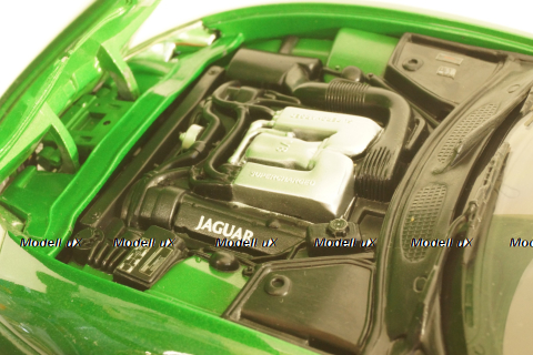 Jaguar XKR Roadster  James Bond 007 Die Another day, 33850 Joy Ride 1:18