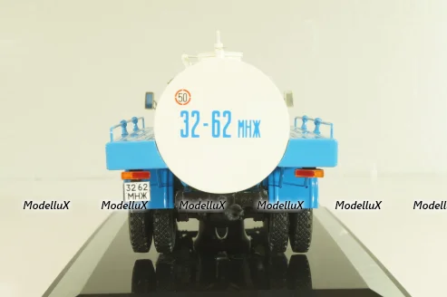 АЦПТ-4,1 автомобиль-цистерна "Молоко"  на шасси Зил-130 1986 г., хаки/берый, 113019, DiP Models 1:43