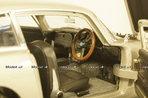 Aston Martin DB5 1965 James Bond 007 Goldfinger, 33754E, Joy Ride 1:18