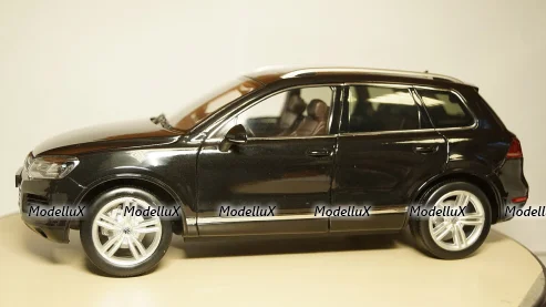 Aston Martin DB5 1965 James Bond 007 Goldfinger, 33754E, Joy Ride 1:18
