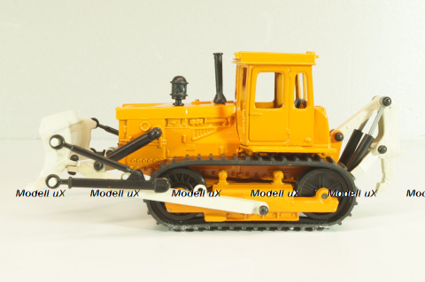 ДЗ-109Б Бульдозер, оранжевый, Тантал/Радон 1:43