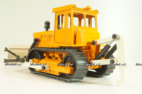 ДЗ-109Б Бульдозер, оранжевый, Тантал/Радон 1:43