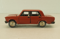 Ваз-2105 жигули, бордовая, август 1988г.,Тантал/Радон 1:43