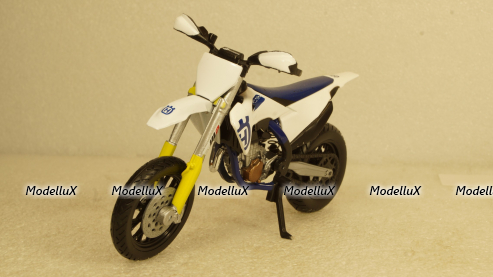 Husqvarna FS 450 Supermoto white/Decorated, Burago 1:18