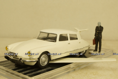 Citroen DS21 автомобиль Фантомаса с фигуркой, Kirovograd Models 1:43