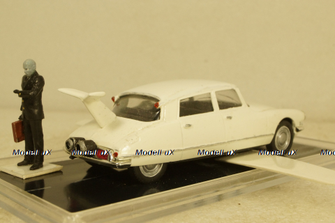 Citroen DS21 автомобиль Фантомаса с фигуркой, Kirovograd Models 1:43